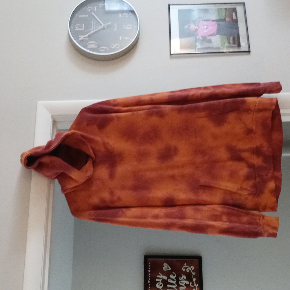 Nice tydye hoodie noboundarys mens size L color is a orange and red